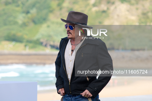 Johnny Depp attends the photocall of ''Modi, Three Days on the Wing of Madness'' during the 72nd San Sebastian International Film Festival i...