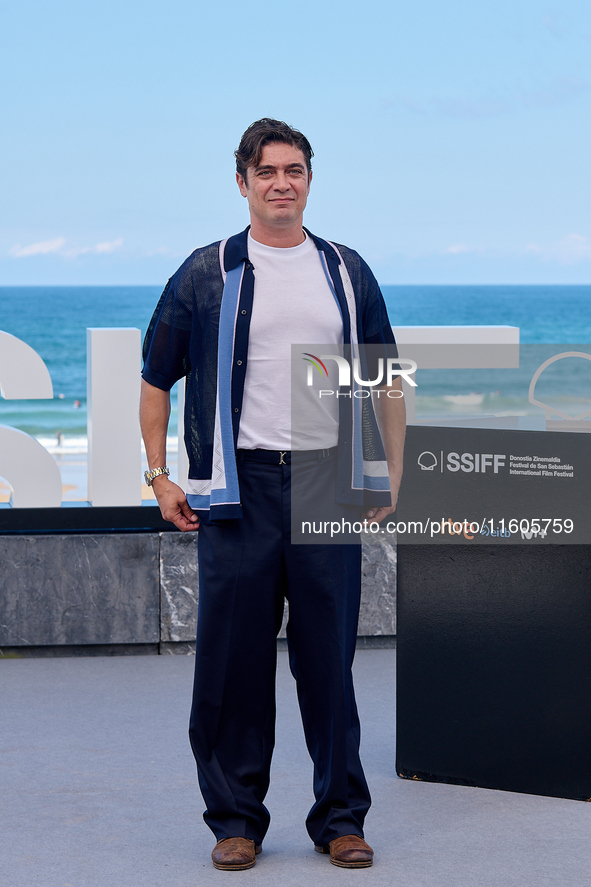 Riccardo Scarmarcio attends the photocall of Modi, Three Days on the Wing of Madness during the 72nd San Sebastian International Film Festiv...