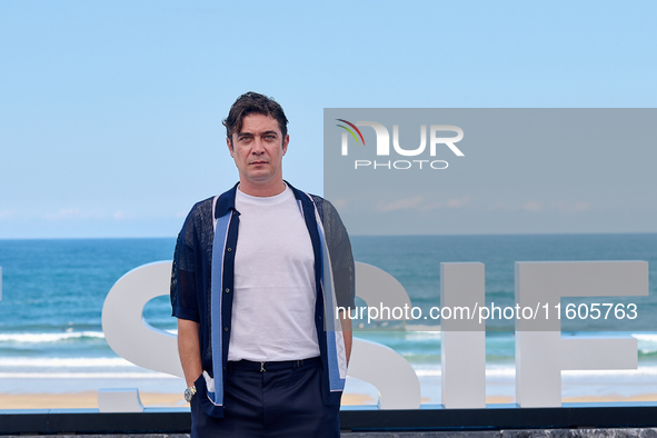 Riccardo Scarmarcio attends the photocall of Modi, Three Days on the Wing of Madness during the 72nd San Sebastian International Film Festiv...