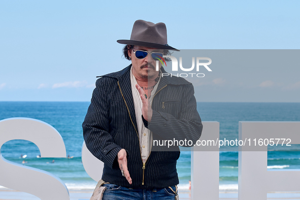 Johnny Depp attends the photocall of ''Modi, Three Days on the Wing of Madness'' during the 72nd San Sebastian International Film Festival i...