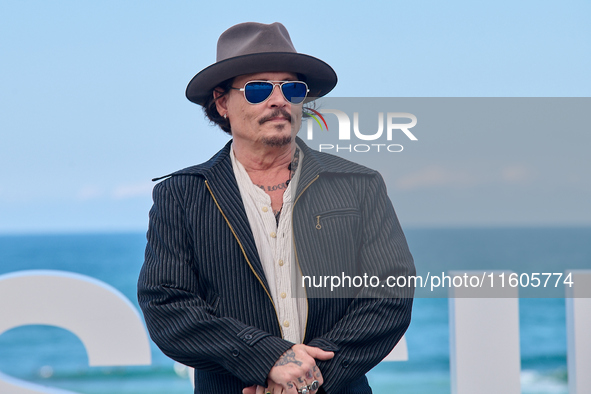 Johnny Depp attends the photocall of ''Modi, Three Days on the Wing of Madness'' during the 72nd San Sebastian International Film Festival i...