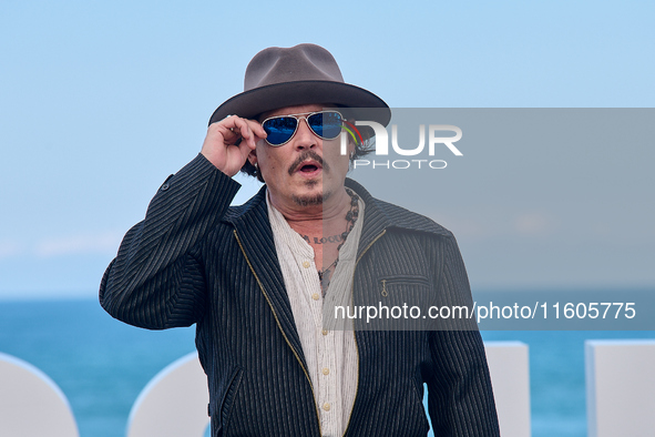 Johnny Depp attends the photocall of ''Modi, Three Days on the Wing of Madness'' during the 72nd San Sebastian International Film Festival i...