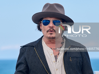 Johnny Depp attends the photocall of ''Modi, Three Days on the Wing of Madness'' during the 72nd San Sebastian International Film Festival i...