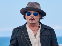 Johnny Depp attends the photocall of ''Modi, Three Days on the Wing of Madness'' during the 72nd San Sebastian International Film Festival i...