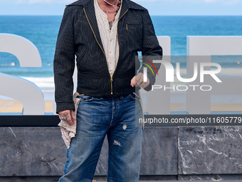 Johnny Depp attends the photocall of ''Modi, Three Days on the Wing of Madness'' during the 72nd San Sebastian International Film Festival i...