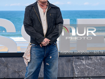 Johnny Depp attends the photocall of ''Modi, Three Days on the Wing of Madness'' during the 72nd San Sebastian International Film Festival i...