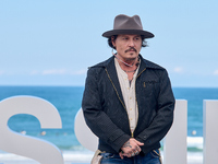 Johnny Depp attends the photocall of ''Modi, Three Days on the Wing of Madness'' during the 72nd San Sebastian International Film Festival i...