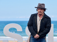 Johnny Depp attends the photocall of ''Modi, Three Days on the Wing of Madness'' during the 72nd San Sebastian International Film Festival i...