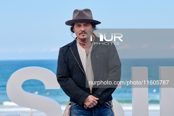 Johnny Depp attends the photocall of ''Modi, Three Days on the Wing of Madness'' during the 72nd San Sebastian International Film Festival i...