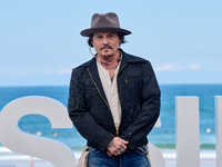 Johnny Depp attends the photocall of ''Modi, Three Days on the Wing of Madness'' during the 72nd San Sebastian International Film Festival i...