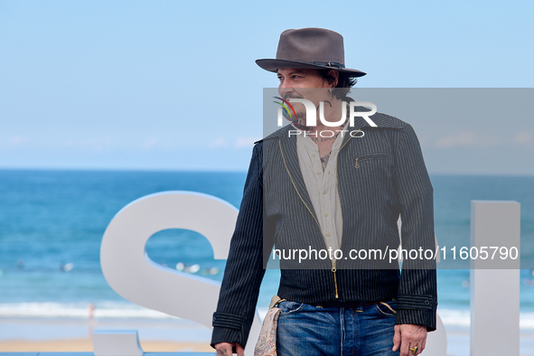 Johnny Depp attends the photocall of ''Modi, Three Days on the Wing of Madness'' during the 72nd San Sebastian International Film Festival i...