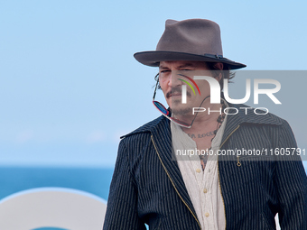 Johnny Depp attends the photocall of ''Modi, Three Days on the Wing of Madness'' during the 72nd San Sebastian International Film Festival i...