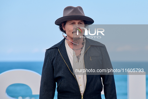 Johnny Depp attends the photocall of ''Modi, Three Days on the Wing of Madness'' during the 72nd San Sebastian International Film Festival i...