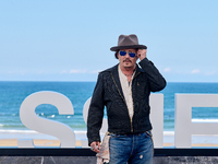 Johnny Depp attends the photocall of ''Modi, Three Days on the Wing of Madness'' during the 72nd San Sebastian International Film Festival i...