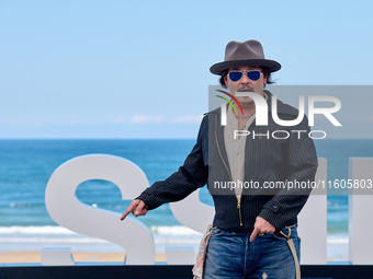 Johnny Depp attends the photocall of ''Modi, Three Days on the Wing of Madness'' during the 72nd San Sebastian International Film Festival i...