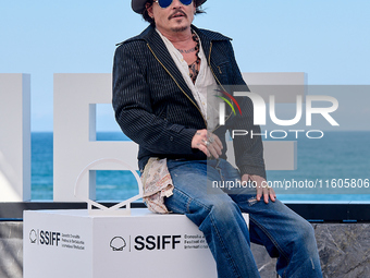 Johnny Depp attends the photocall of ''Modi, Three Days on the Wing of Madness'' during the 72nd San Sebastian International Film Festival i...