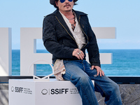 Johnny Depp attends the photocall of ''Modi, Three Days on the Wing of Madness'' during the 72nd San Sebastian International Film Festival i...