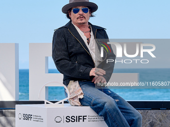 Johnny Depp attends the photocall of ''Modi, Three Days on the Wing of Madness'' during the 72nd San Sebastian International Film Festival i...