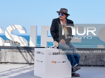 Johnny Depp attends the photocall of ''Modi, Three Days on the Wing of Madness'' during the 72nd San Sebastian International Film Festival i...