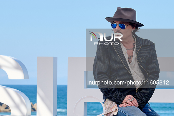 Johnny Depp attends the photocall of ''Modi, Three Days on the Wing of Madness'' during the 72nd San Sebastian International Film Festival i...