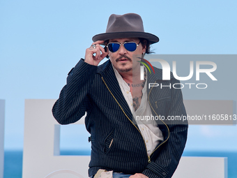 Johnny Depp attends the photocall of ''Modi, Three Days on the Wing of Madness'' during the 72nd San Sebastian International Film Festival i...