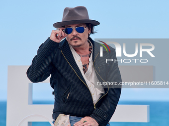 Johnny Depp attends the photocall of ''Modi, Three Days on the Wing of Madness'' during the 72nd San Sebastian International Film Festival i...