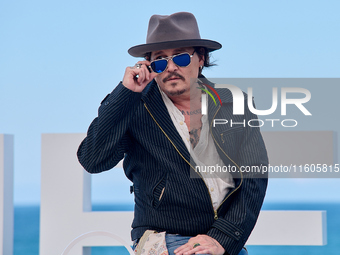 Johnny Depp attends the photocall of ''Modi, Three Days on the Wing of Madness'' during the 72nd San Sebastian International Film Festival i...