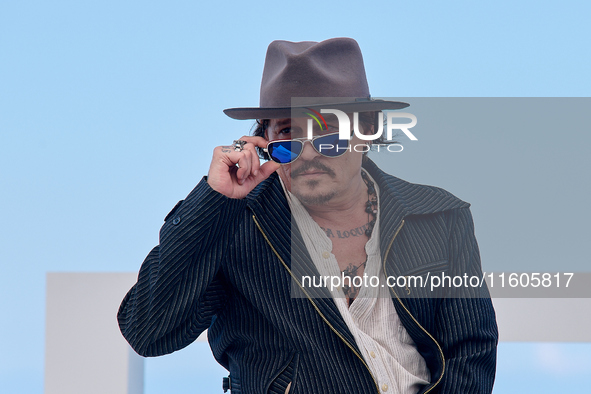 Johnny Depp attends the photocall of ''Modi, Three Days on the Wing of Madness'' during the 72nd San Sebastian International Film Festival i...