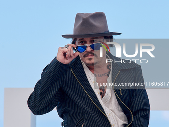 Johnny Depp attends the photocall of ''Modi, Three Days on the Wing of Madness'' during the 72nd San Sebastian International Film Festival i...