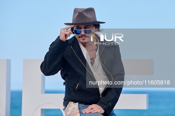 Johnny Depp attends the photocall of ''Modi, Three Days on the Wing of Madness'' during the 72nd San Sebastian International Film Festival i...