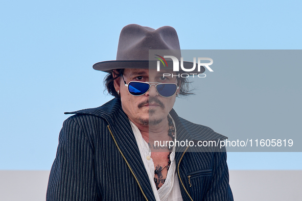 Johnny Depp attends the photocall of ''Modi, Three Days on the Wing of Madness'' during the 72nd San Sebastian International Film Festival i...