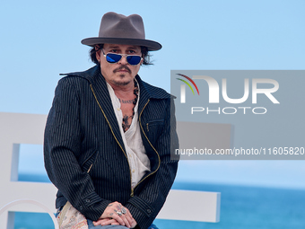 Johnny Depp attends the photocall of ''Modi, Three Days on the Wing of Madness'' during the 72nd San Sebastian International Film Festival i...