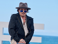 Johnny Depp attends the photocall of ''Modi, Three Days on the Wing of Madness'' during the 72nd San Sebastian International Film Festival i...