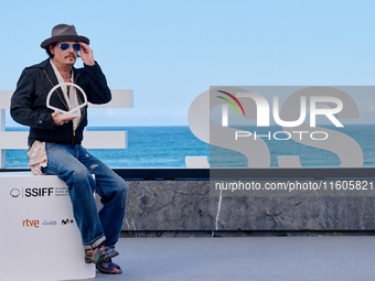 Johnny Depp attends the photocall of ''Modi, Three Days on the Wing of Madness'' during the 72nd San Sebastian International Film Festival i...