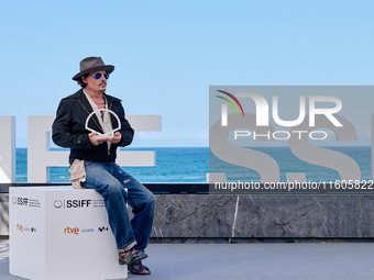 Johnny Depp attends the photocall of ''Modi, Three Days on the Wing of Madness'' during the 72nd San Sebastian International Film Festival i...