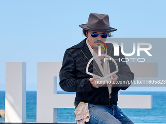 Johnny Depp attends the photocall of ''Modi, Three Days on the Wing of Madness'' during the 72nd San Sebastian International Film Festival i...