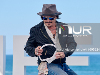 Johnny Depp attends the photocall of ''Modi, Three Days on the Wing of Madness'' during the 72nd San Sebastian International Film Festival i...