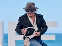 Johnny Depp attends the photocall of ''Modi, Three Days on the Wing of Madness'' during the 72nd San Sebastian International Film Festival i...