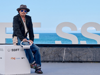 Johnny Depp attends the photocall of ''Modi, Three Days on the Wing of Madness'' during the 72nd San Sebastian International Film Festival i...