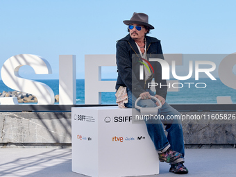 Johnny Depp attends the photocall of ''Modi, Three Days on the Wing of Madness'' during the 72nd San Sebastian International Film Festival i...