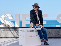 Johnny Depp attends the photocall of ''Modi, Three Days on the Wing of Madness'' during the 72nd San Sebastian International Film Festival i...