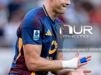 Artem Dovbyk of AS Roma looks dejected during the Serie A Enilive match between AS Roma and Udinese Calcio at Stadio Olimpico on September 2...