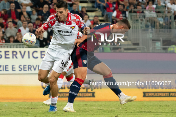 Roberto Piccoli (#91 Cagliari Calcio) and Lochoshvili (US Cremonese) during the Italy Cup Frecciarossa match between Cagliari Calcio and US...