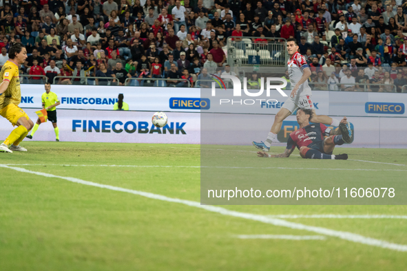 Gianluca Lapadula (#9 Cagliari Calcio) scores a goal during the Italy Cup Frecciarossa match between Cagliari Calcio and US Cremonese in Ita...