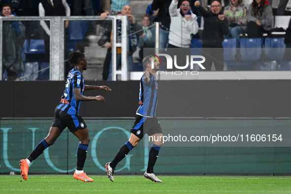 Davide Zappacosta of Atalanta BC celebrates after a goal during the Italian Serie A football match between Atalanta BC and Calcio Como in Be...