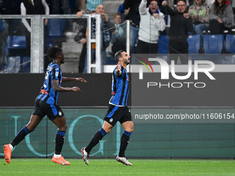 Davide Zappacosta of Atalanta BC celebrates after a goal during the Italian Serie A football match between Atalanta BC and Calcio Como in Be...