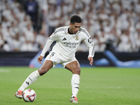 Jude Bellingham of Real Madrid controls the ball during the La Liga 2024/25 match between Real Madrid and Alaves at Santiago Bernabeu Stadiu...