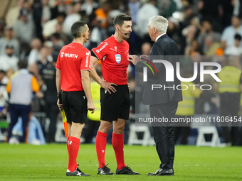 Carlo Ancelotti head coach of Real Madrid Alejandro Muñiz Ruiz after the La Liga match between Real Madrid CF and Deportivo Alavés at Estadi...