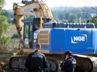 Atosca continues its work at the 'Verger' ZAD under gendarmerie protection. For the fifth day, Gendarmerie and CNAMO try to dislodge 'Ecureu...