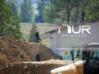 Atosca buries the 'Verger' house under soil, and Gendarmes pick a Zadist flag from the 'bats'. For the 5th day, Gendarmerie and CNAMO try to...